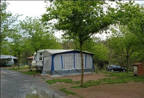 Parcela De Camping: 1 Tienda O 1 Caravana + 1 Coche + Electricidad 3 Amp. Parcela De Camping: 1 Tienda O 1 Caravana + 1 Coche + Electricidad 3 Amp.