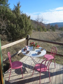 Location - Roulotte 15M² Sans Sanitaires - Camping naturiste Les Lauzons