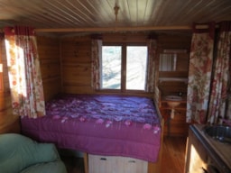 Location - Roulotte 15M² Sans Sanitaires - Camping naturiste Les Lauzons