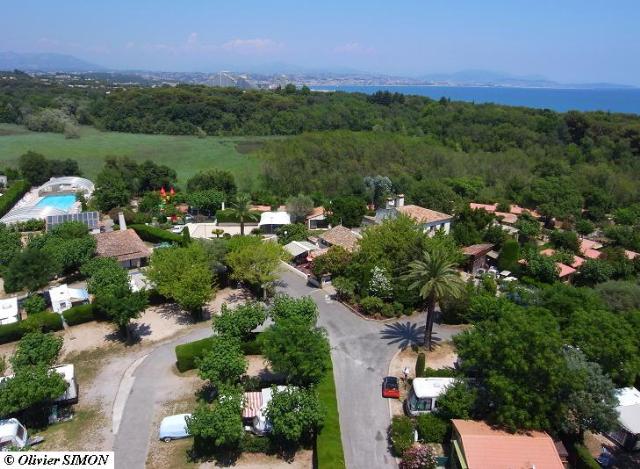 Emplacement - Emplacement Cat. 4 (80 - 100 M²) 1 Camping-Car Ou 1 Caravane Avec 1 Voiture - Camping LA VIEILLE FERME