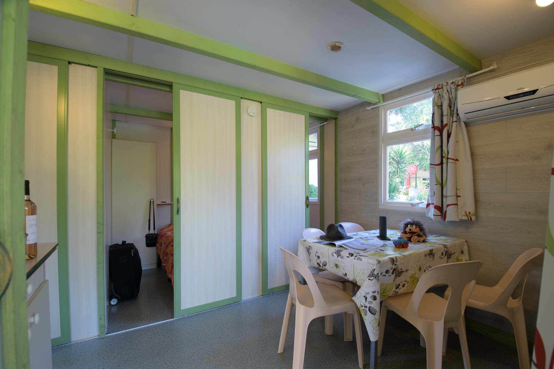 Alojamiento - Chalet Club A 23M² / 2 Habitaciones - Aire Acondicionado / Terraza Cubierta - Camping LA VIEILLE FERME