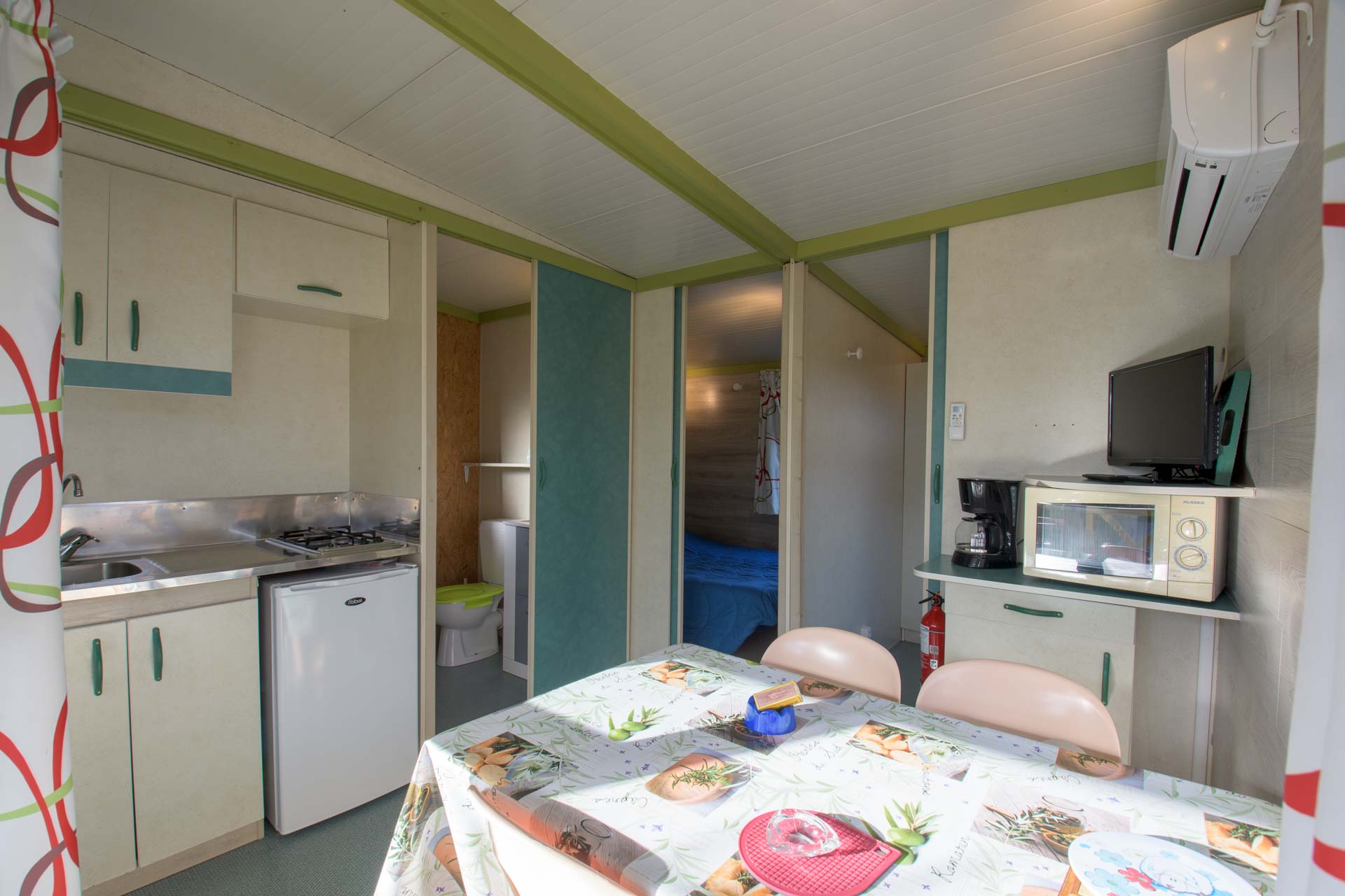 Location - Chalet Ilo 19 M² / 2 Chambres - Climatisation / Terrasse Couverte - Camping LA VIEILLE FERME