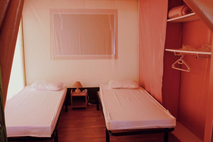 Bungalow Toilé 2 Chambres 25 M² - Sans Sanitaire- ( 4 Modèles Sur Le Camping)