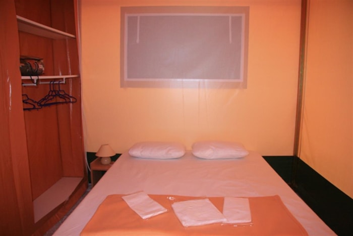 Bungalow Toilé 2 Chambres 25 M² - Sans Sanitaire- ( 4 Modèles Sur Le Camping)