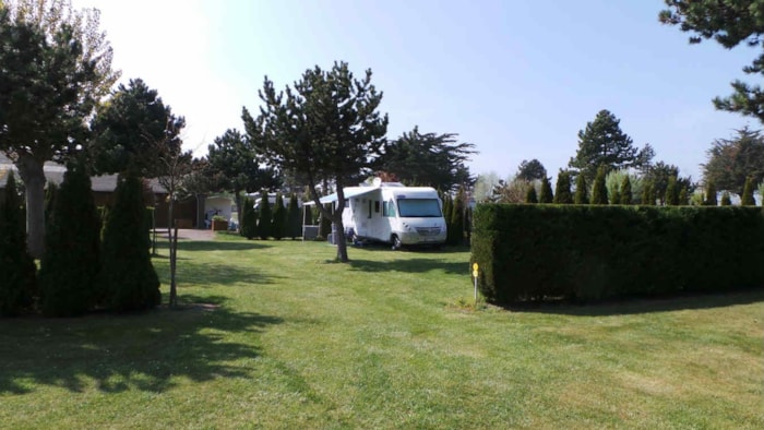 Piazzola Grand Confort Tenda / Caravan + Auto O Camper + Elettricità 10A + Acqua + Scarico