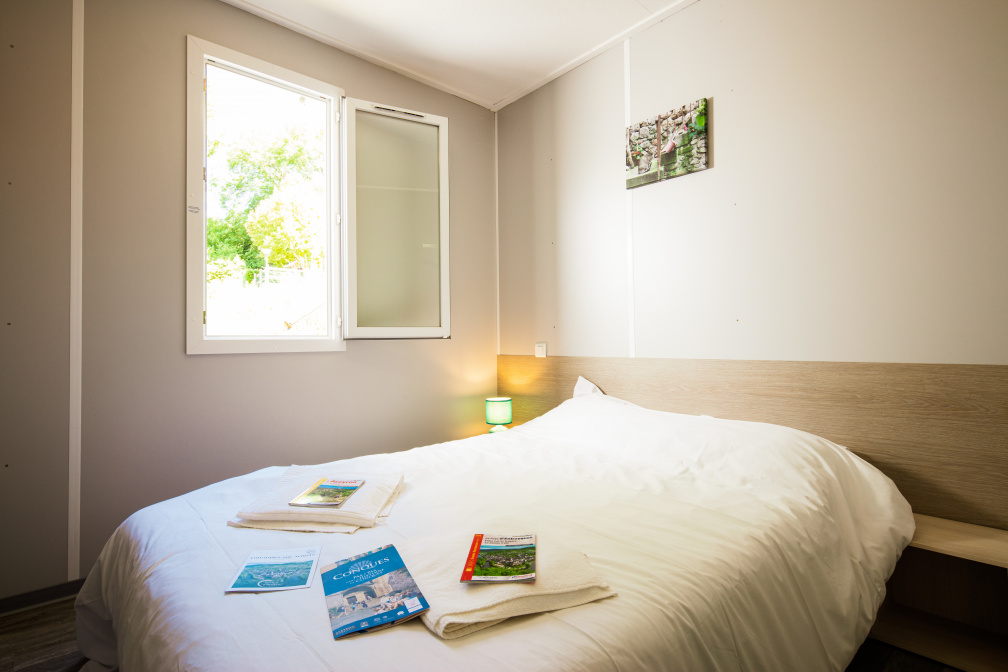 Accommodation - Chalet 32M² / 2 Bedrooms + Sheltered Terrace (Tv + Wifi) - Camping Qualité le Val de Saures