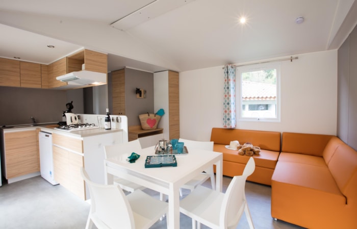 Cottage Suite Privilège With 3 Bedrooms And 2 Bathrooms (38,4M²). Kitchen With Dishwasher.