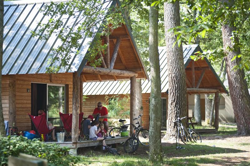Accommodation - Forest Wood Cabin - Village Huttopia Lac de Rillé
