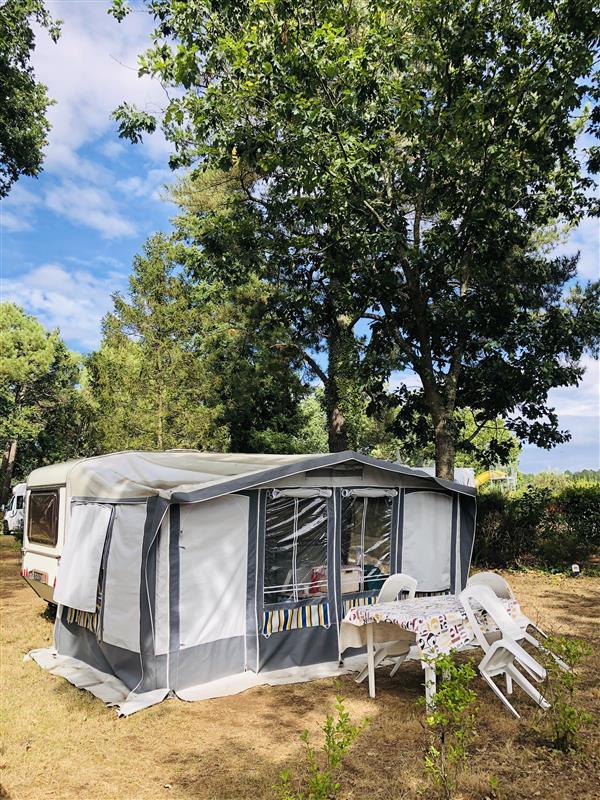 Pitch - Comfort Package: Pitch + Car + Tent/Caravan Or Camping-Car + Electricity 16A - Camping de l'Hermitage
