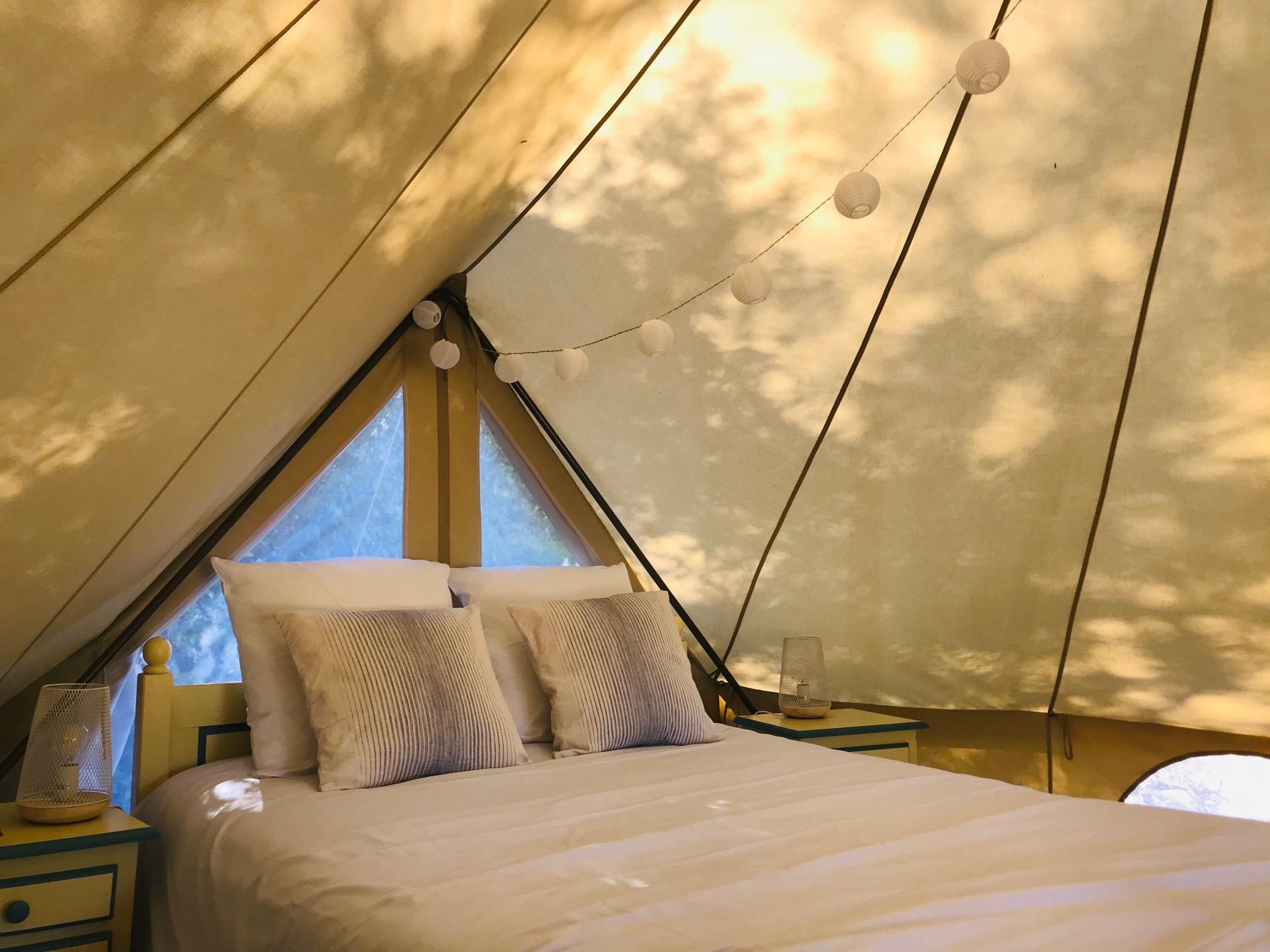 Location - Lodge Bell'&Toile - Voyagez Léger : Lit Fait Et Serviettes Fournies - Camping La Ferme de Clareau