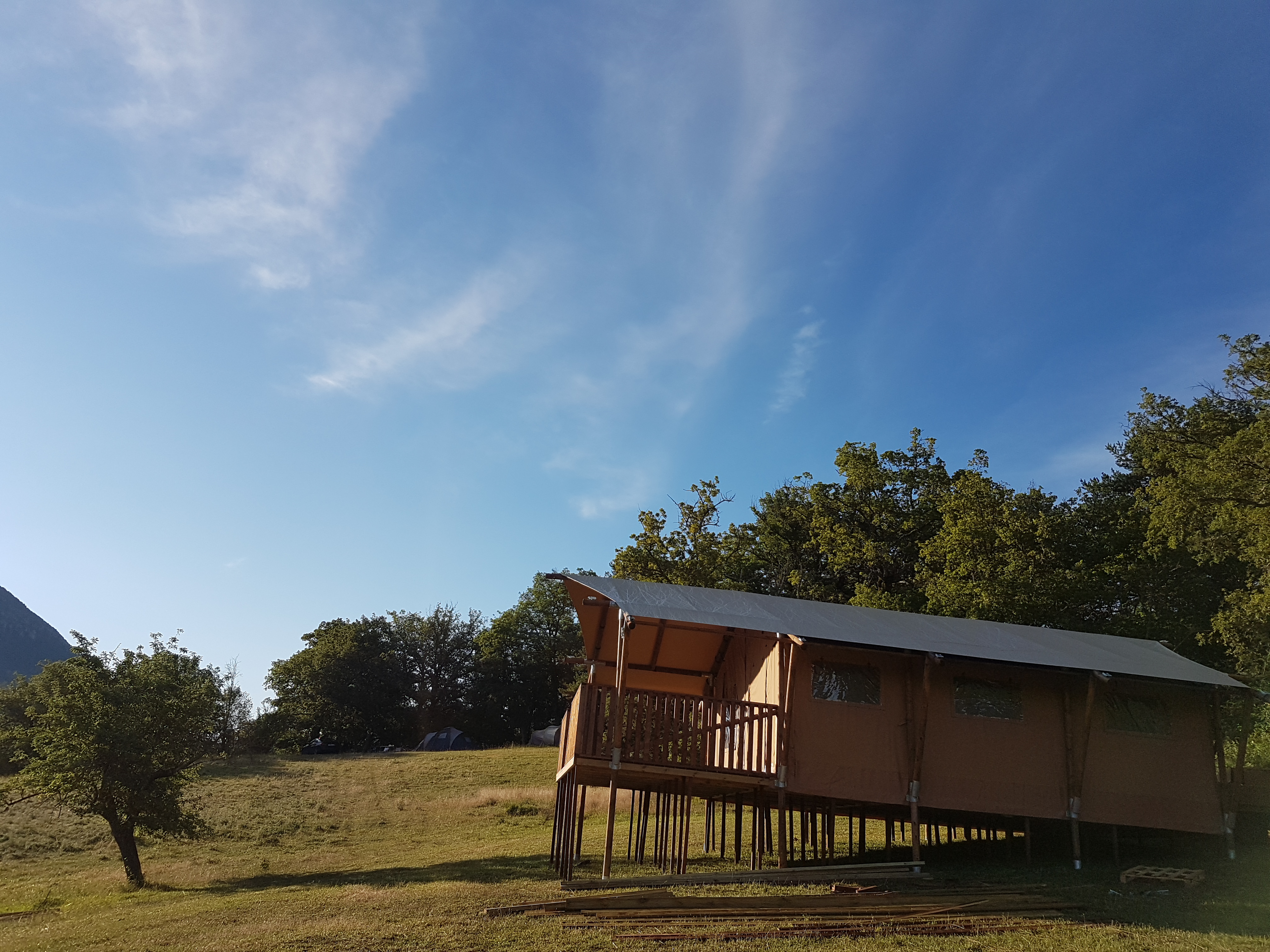 Location - New Grand Lodge Premium Avec Vue - Voyager Léger : Lits Faits-Serviettes Fournies - Camping La Ferme de Clareau