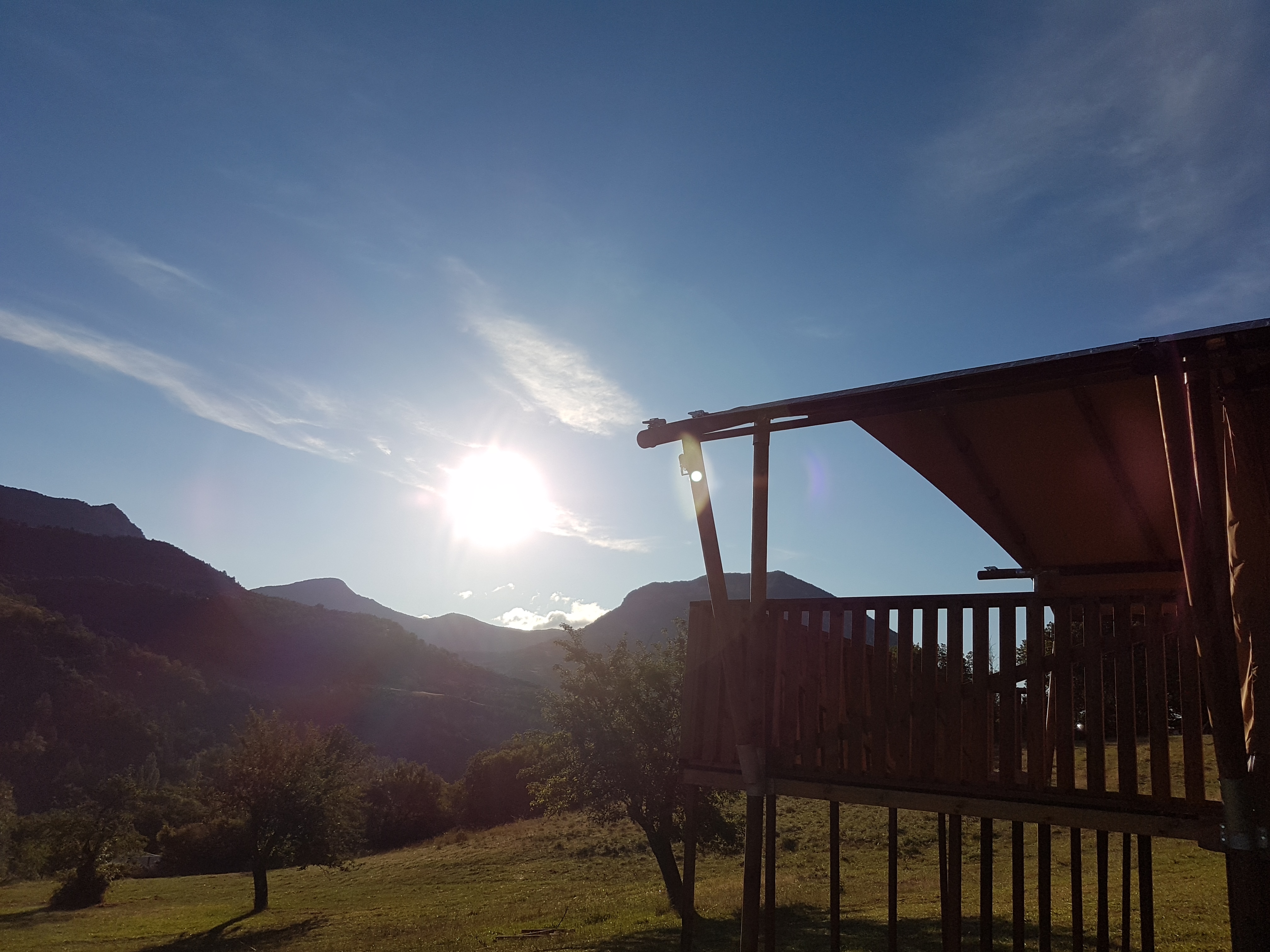 Location - New Grand Lodge Premium Avec Vue - Voyager Léger : Lits Faits-Serviettes Fournies - Camping La Ferme de Clareau