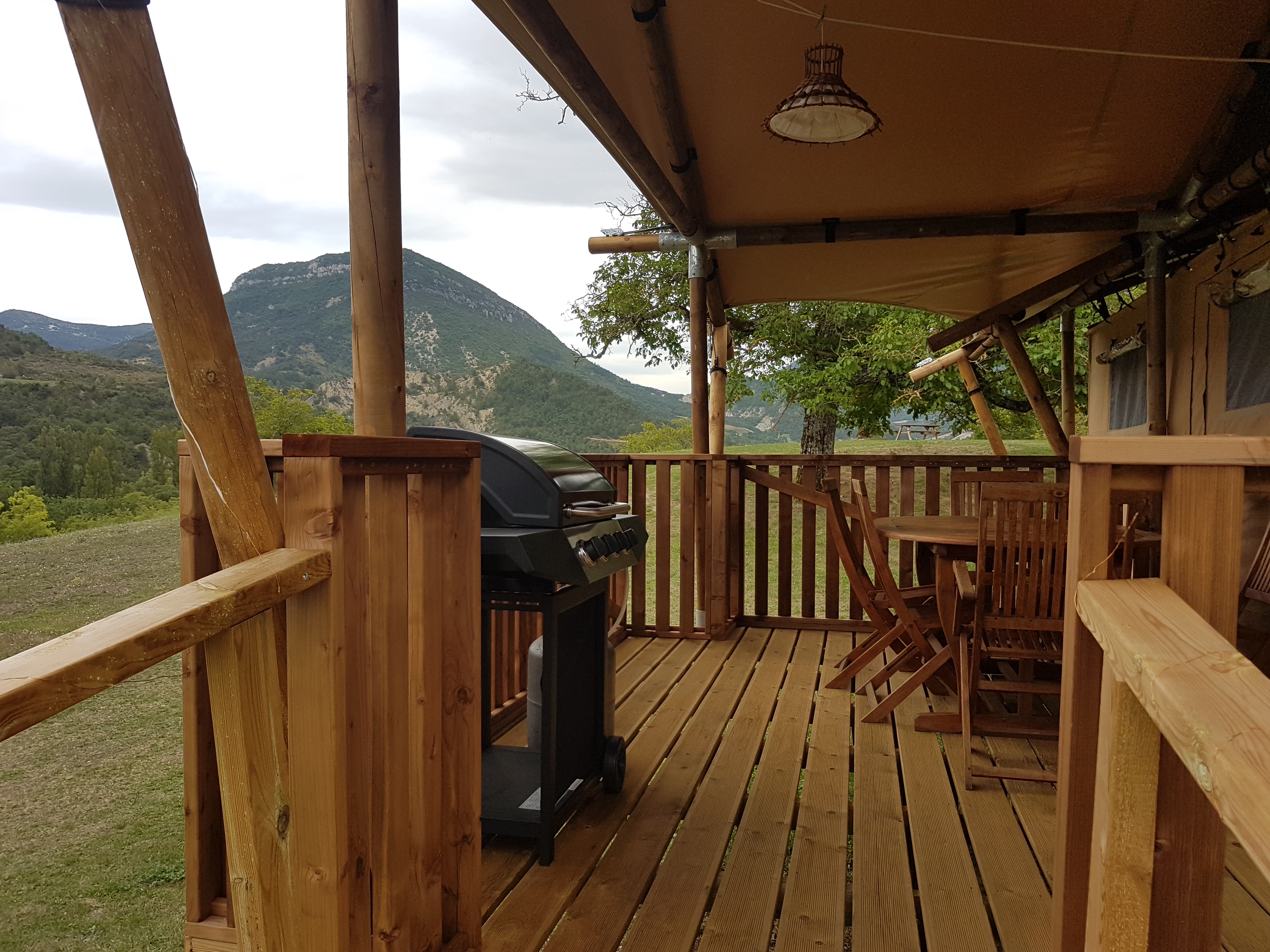 Location - New Grand Lodge Premium Avec Vue - Voyager Léger : Lits Faits-Serviettes Fournies - Camping La Ferme de Clareau