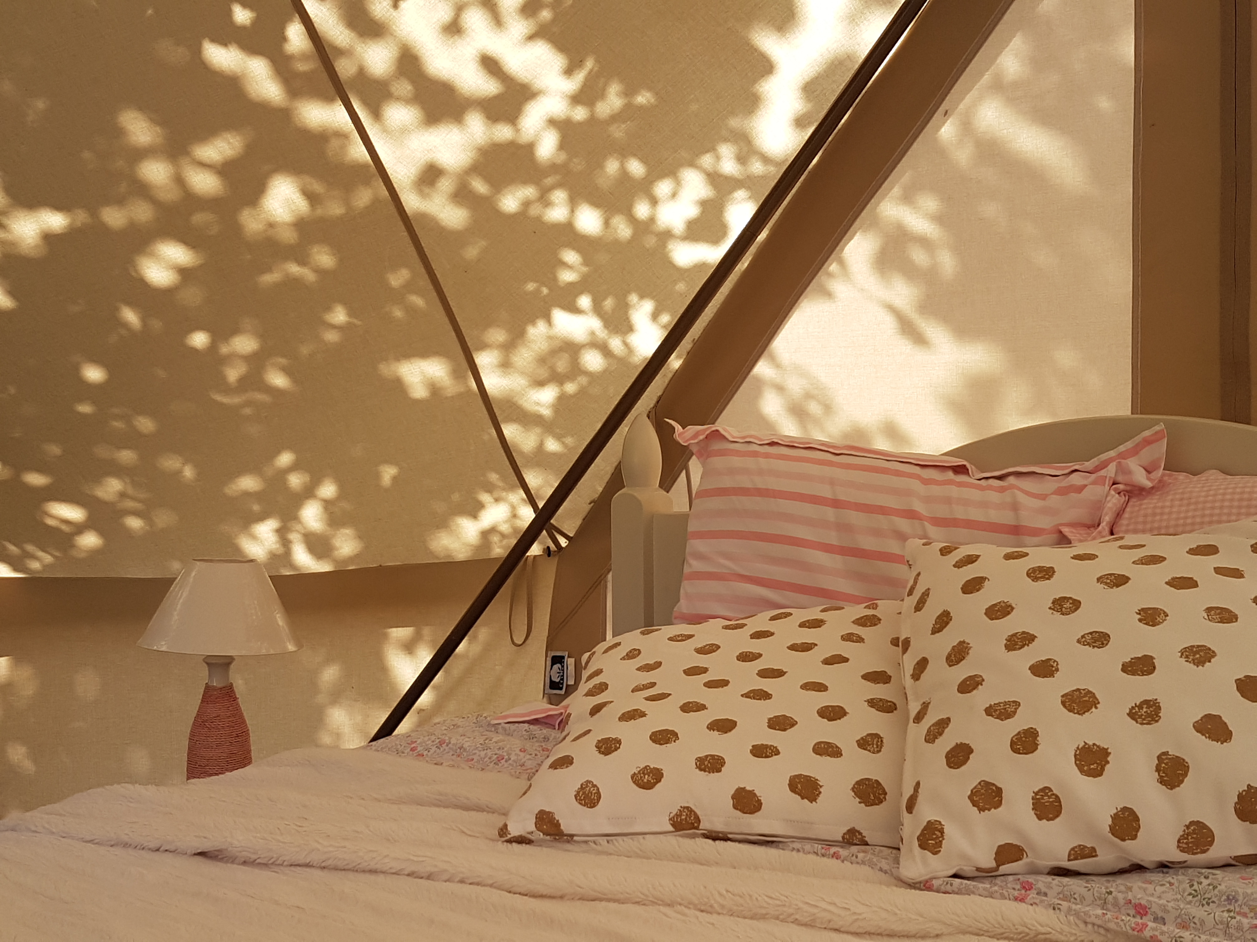 Location - Lodge Bell'&Toile - Voyagez Léger : Lit Fait Et Serviettes Fournies - Camping La Ferme de Clareau