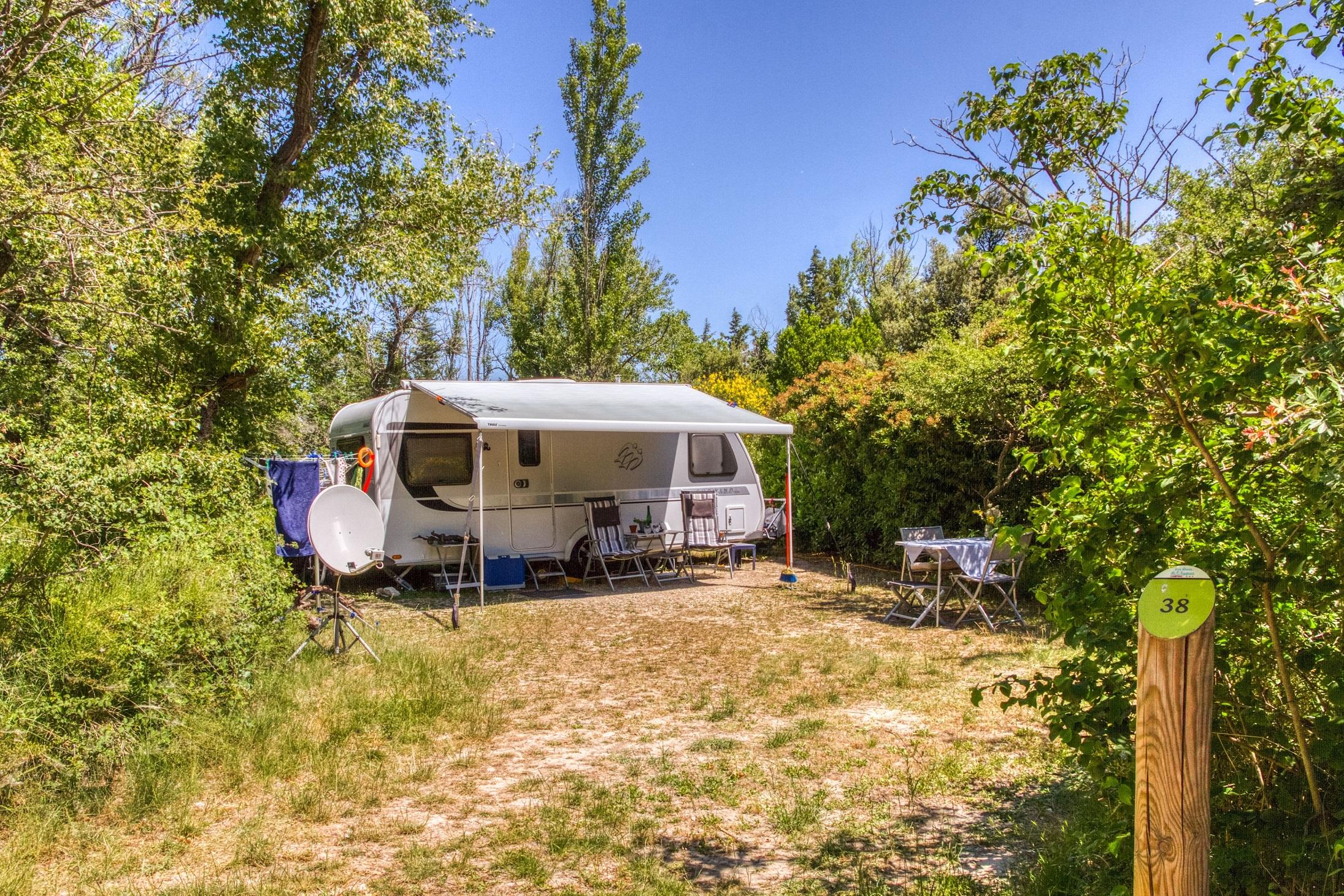 Parcela - Parcela Nature (Tienda, Caravana, Autocaravana / 1 Coche) 100-120M² - Camping Les Rives de l'Aygues