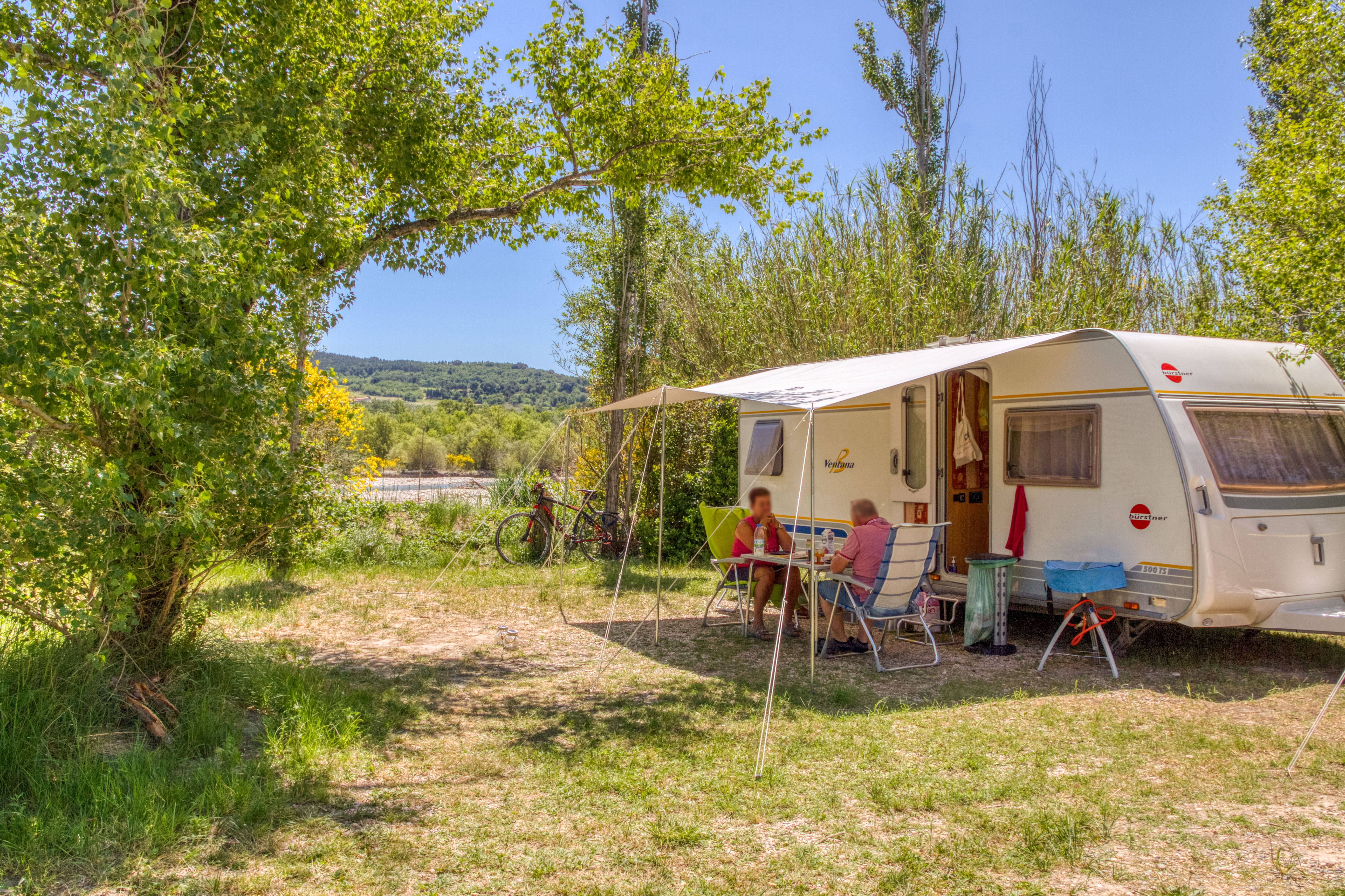 Stellplatz - Stellplatz Über 130 Qm - Camping Les Rives de l'Aygues