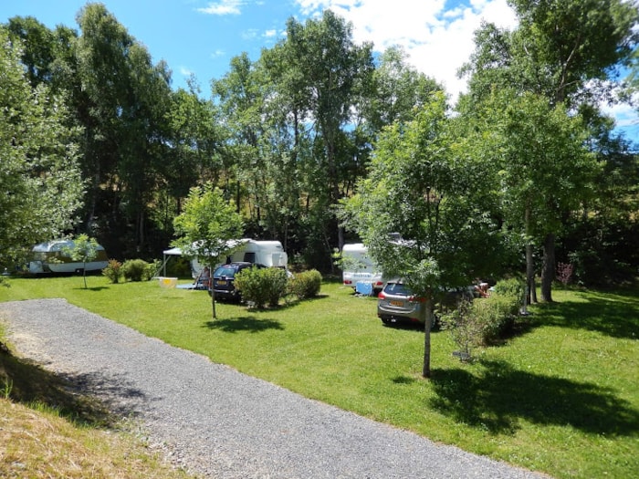 Large Premium Pitch (Private Sanitary Facilities, Fridge, Picnic Table, 10A Electricity)