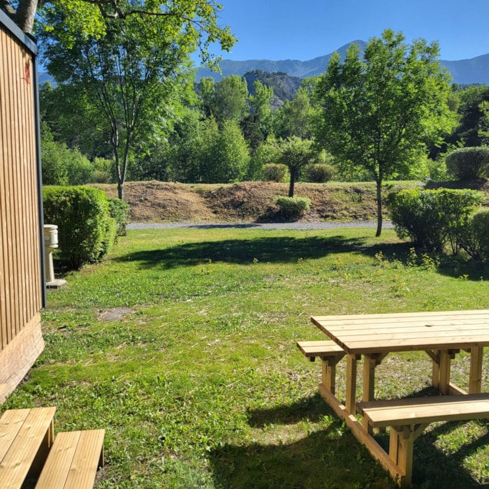 Large Premium Pitch (Private Sanitary Facilities, Fridge, Picnic Table, 10A Electricity)