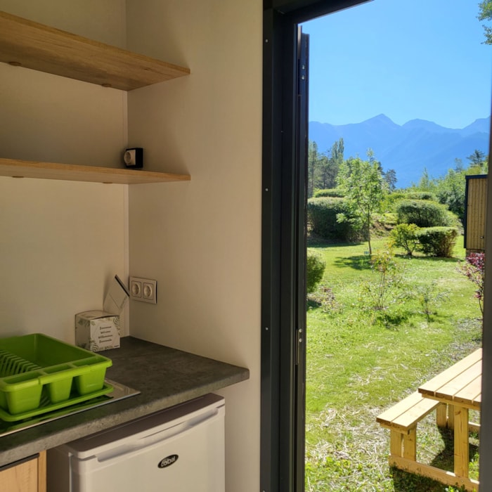 Large Premium Pitch (Private Sanitary Facilities, Fridge, Picnic Table, 10A Electricity)