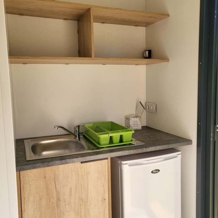 Large Premium Pitch (Private Sanitary Facilities, Fridge, Picnic Table, 10A Electricity)