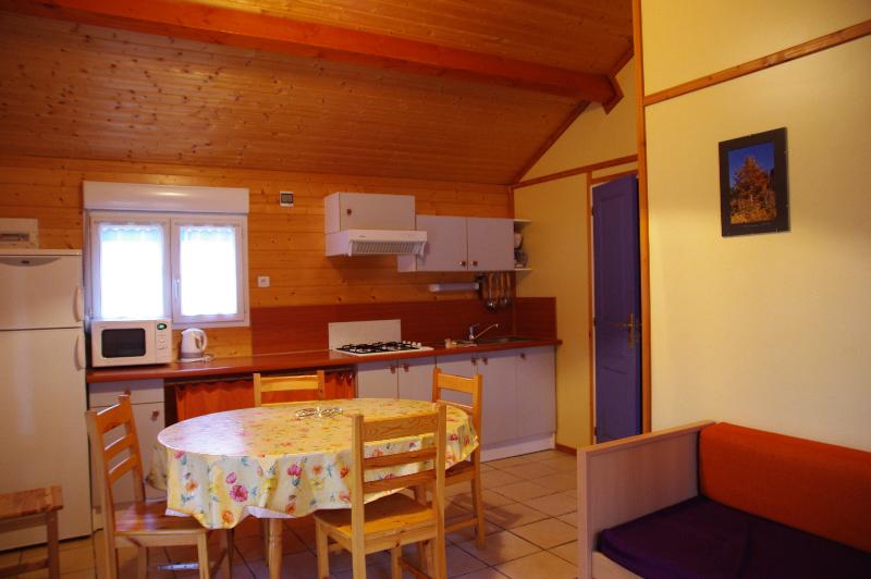 Location - Chalet 35M² 2 Chambres - Camping de Belle Hutte