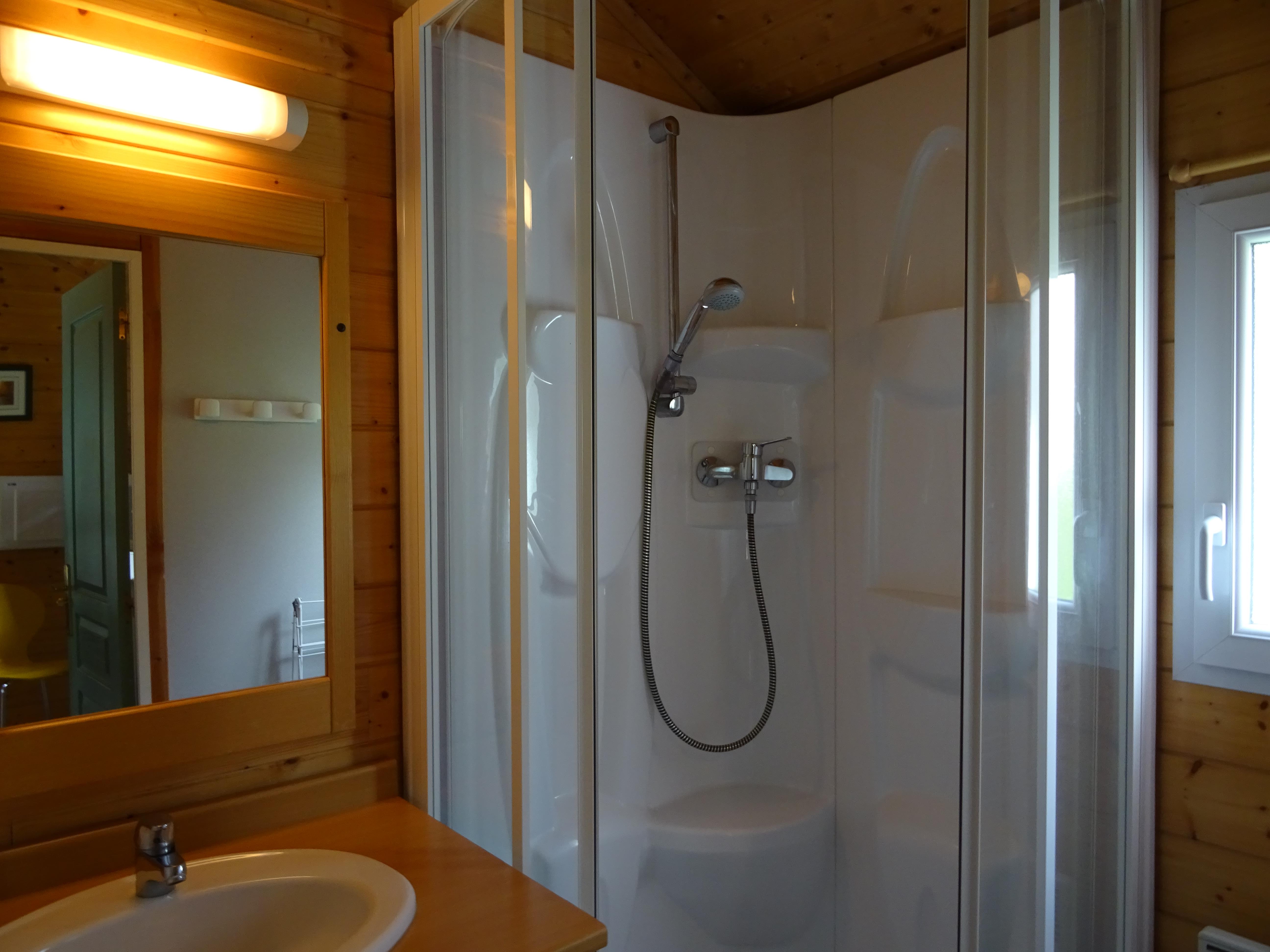 Location - Chalet 30M² 2 Chambres - Camping de Belle Hutte
