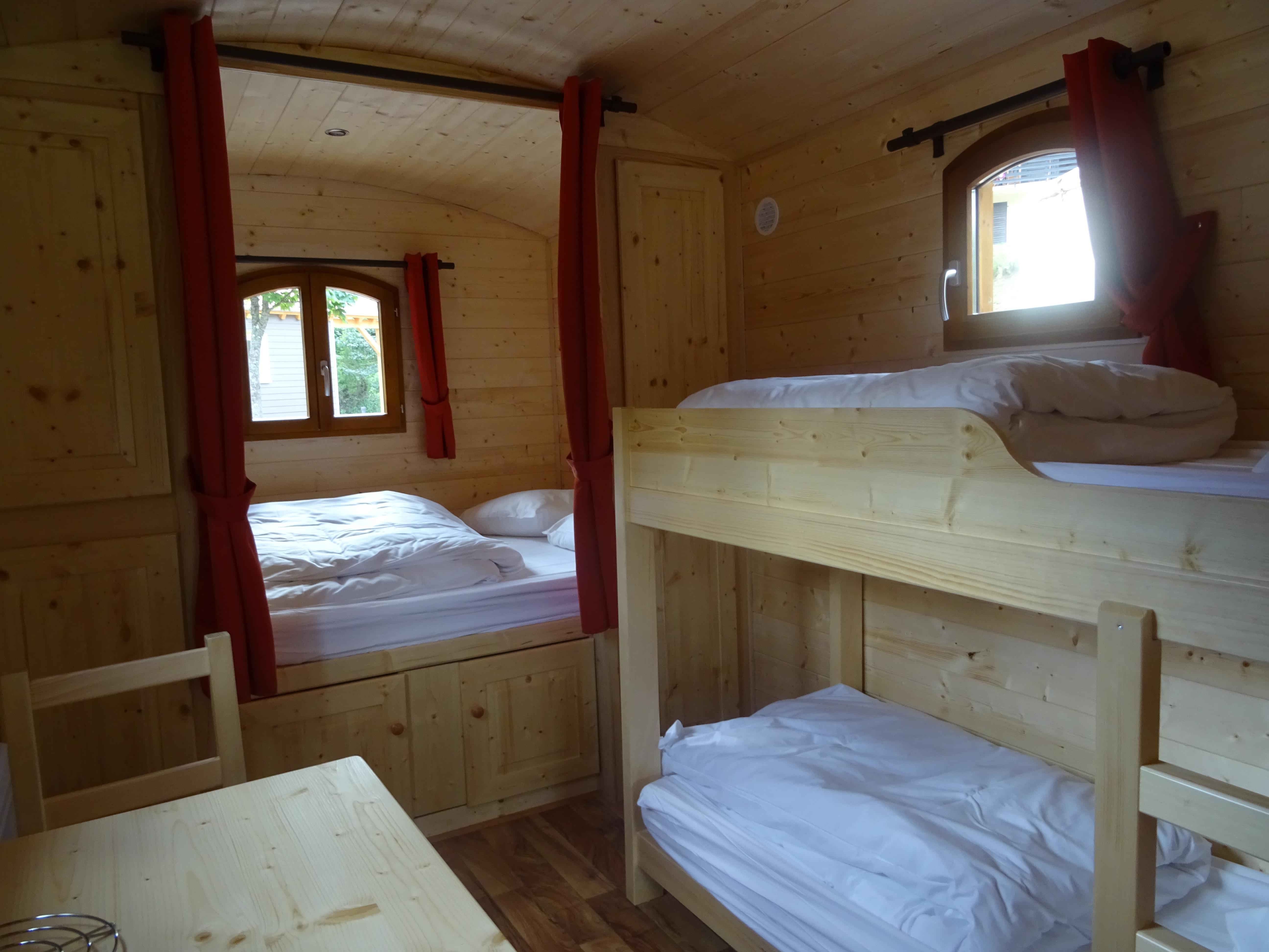 Location - Roulotte Traditionnelle 16 M² - Camping de Belle Hutte