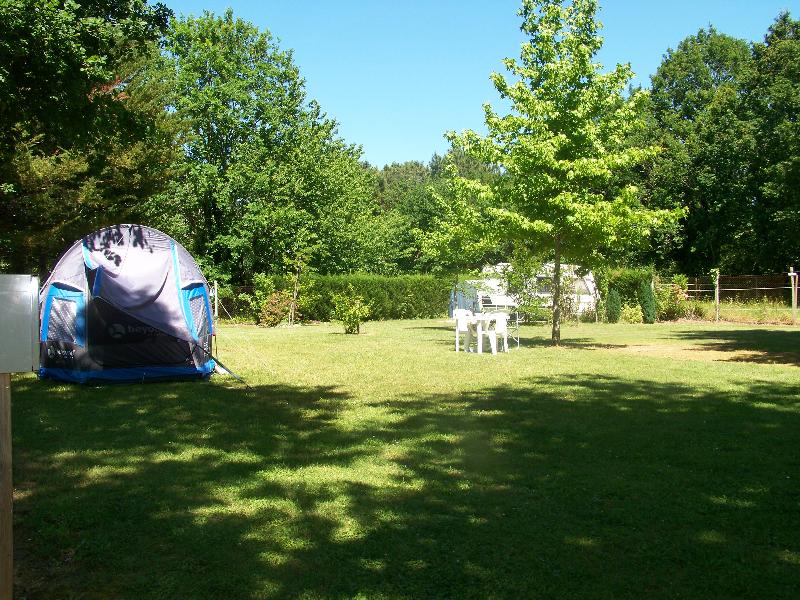 Emplacement - Emplacement Nature : Véhicule + Tente Ou Caravane Ou Camping-Car - Camping les PEUPLIERS