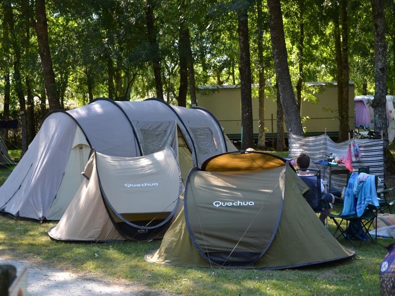Emplacement - Emplacement Nature : Véhicule + Tente Ou Caravane Ou Camping-Car - Camping les PEUPLIERS