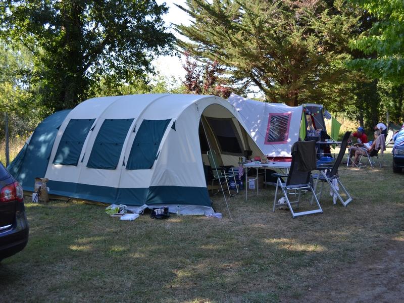 Emplacement - Emplacement Nature : Véhicule + Tente Ou Caravane Ou Camping-Car - Camping les PEUPLIERS