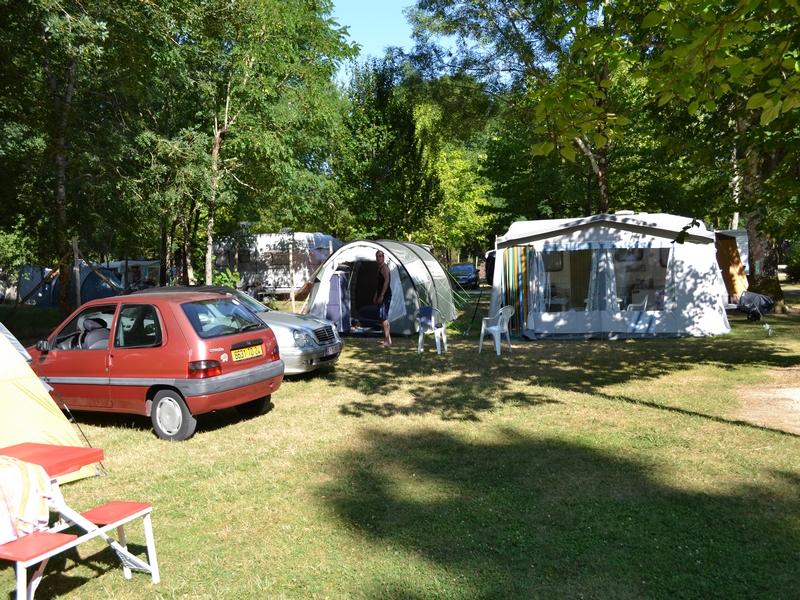 Emplacement - Emplacement Nature : Véhicule + Tente Ou Caravane Ou Camping-Car - Camping les PEUPLIERS