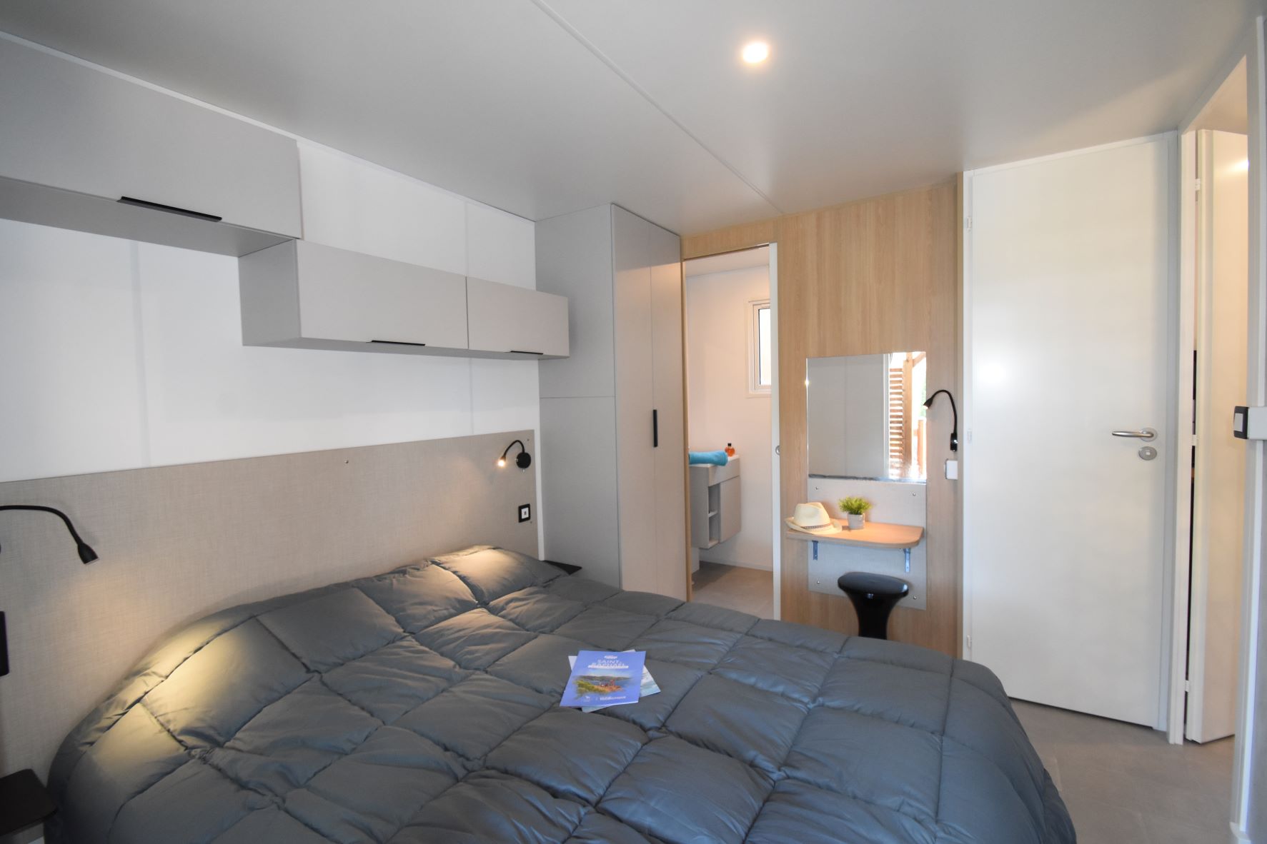 Accommodation - Mobile-Home Belvédère 3 Bedrooms - 3 Bathrooms Super Privilège With Stunning Seaview - Camping Plage du Dramont