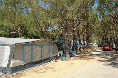 Piazzola : Auto + Tenda/Roulotte O Camper
