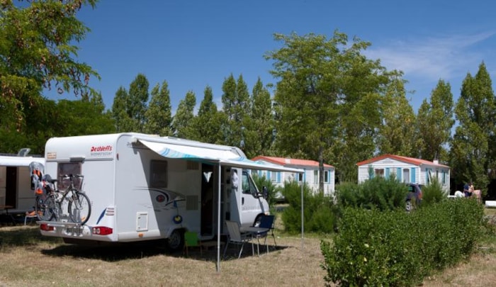 Forfait Emplacement Confort / 1 Voiture / Électricité 10A