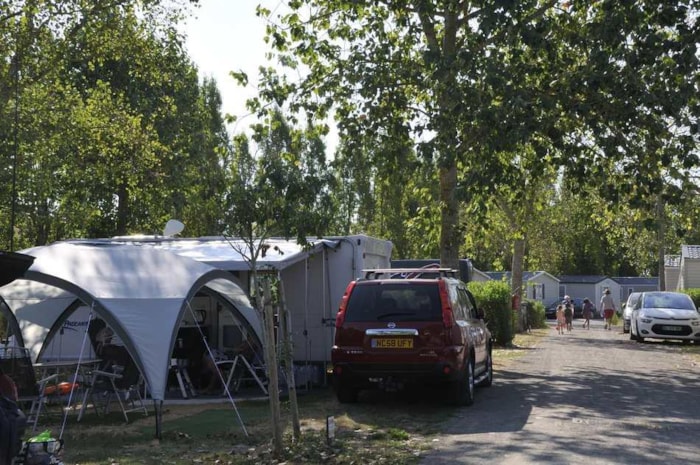 Forfait Emplacement Confort / 1 Voiture / Électricité 10A