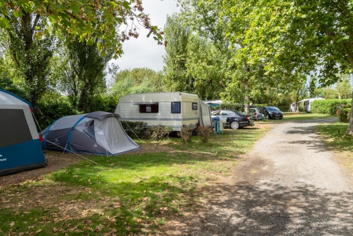 Forfait Emplacement Confort / 1 Voiture / Électricité 10A