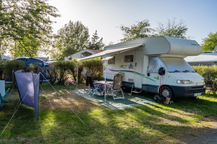 Forfait Emplacement Confort / 1 Voiture / Électricité 10A