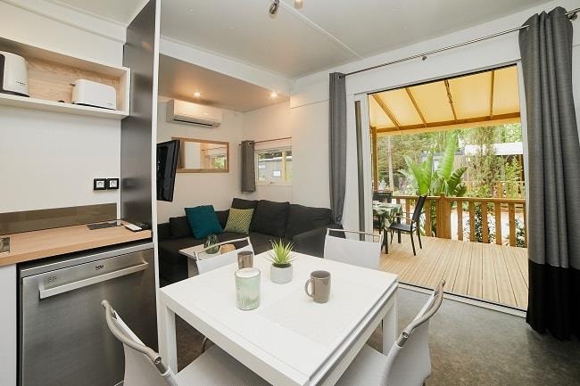 Mobil Home Kosy 2/5, Terrasse En Bois Couverte, Tv, Climatisation, 2 Salles De Bains, 1 Voiture (2 Chambres)