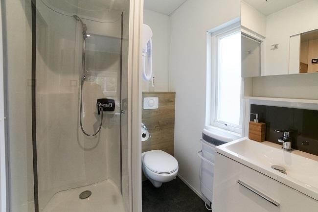 Mobil Home Kosy 2/5, Terrasse En Bois Couverte, Tv, Climatisation, 2 Salles De Bains, 1 Voiture (2 Chambres)