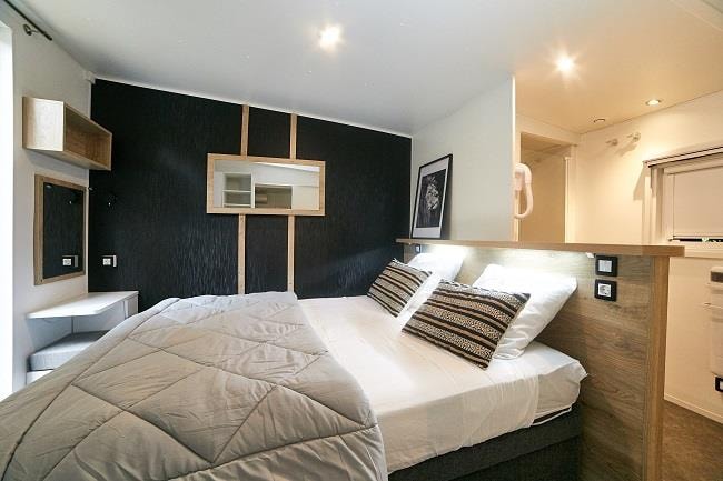 Mobil Home Kosy 2/5, Terrasse En Bois Couverte, Tv, Climatisation, 2 Salles De Bains, 1 Voiture (2 Chambres)