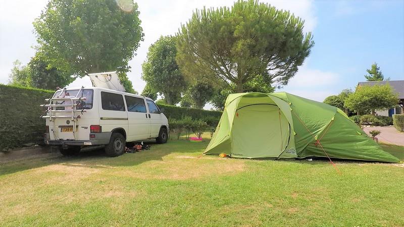 Emplacement - Emplacement + 2 Personnes + 1 Véhicule - Camping La Gallouette