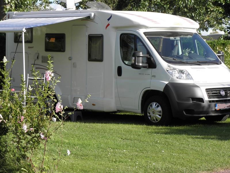 Emplacement - Emplacement + 2 Personnes + 1 Véhicule - Camping La Gallouette