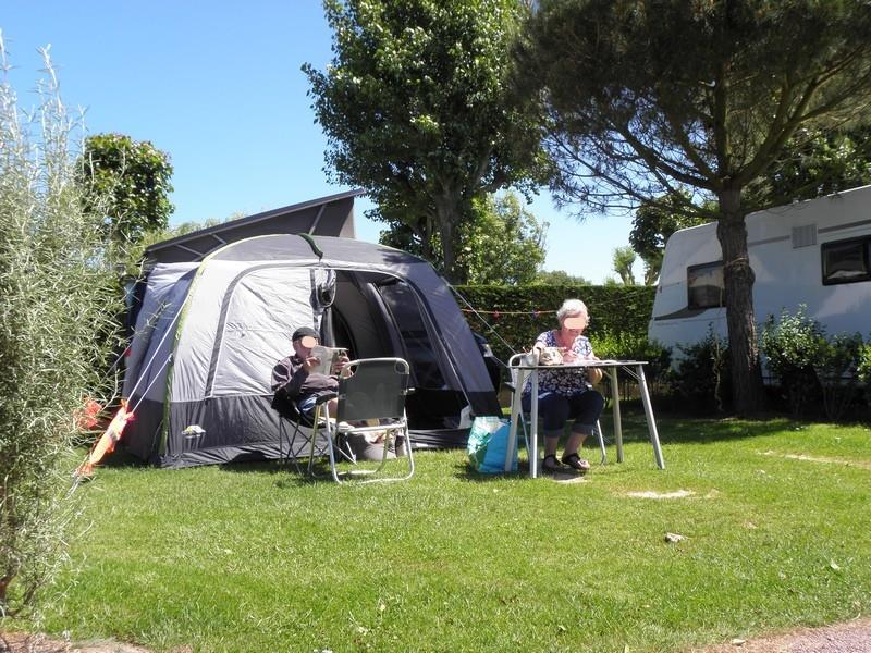 Emplacement - Emplacement + 2 Personnes + 1 Véhicule - Camping La Gallouette