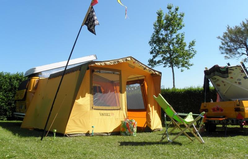 Emplacement - Emplacement + 2 Personnes + 1 Véhicule - Camping La Gallouette