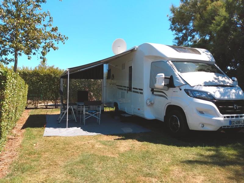 Emplacement - Emplacement + 2 Personnes + 1 Véhicule - Camping La Gallouette
