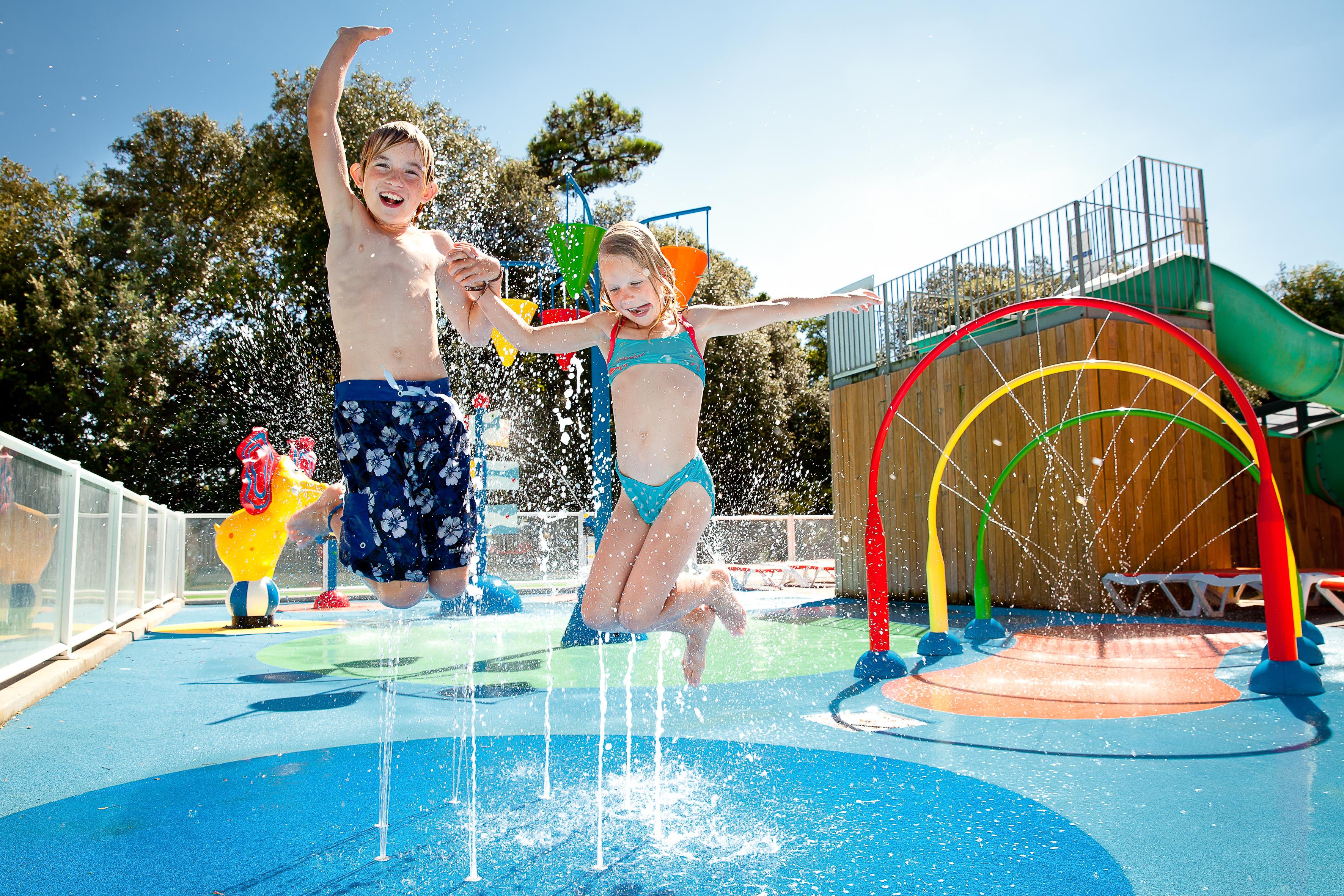 Baignade Camping Le Petit Rocher**** - Longeville Sur Mer Baignade Camping Le Petit Rocher**** - Longeville Sur Mer