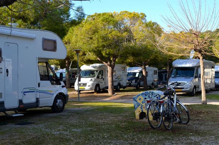 Emplacement : Voiture + Tente/Caravane Ou Camping-Car + Électricité 6A
