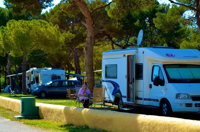 Emplacement : Voiture + Tente/Caravane Ou Camping-Car + Électricité 6A