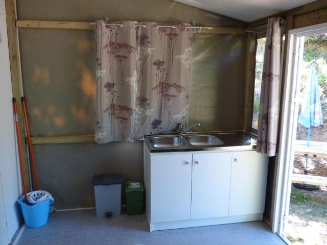Mobil-Home Fifty Sans Douche 4 Adultes + 1 Enfant Max 12 Ans