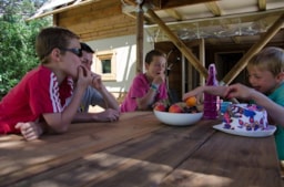 Location - Hébergement En Hauteur "Le Nid" 34M² - 3 Chambres - Terrasse - Flower Camping Les Hauts de Rosans